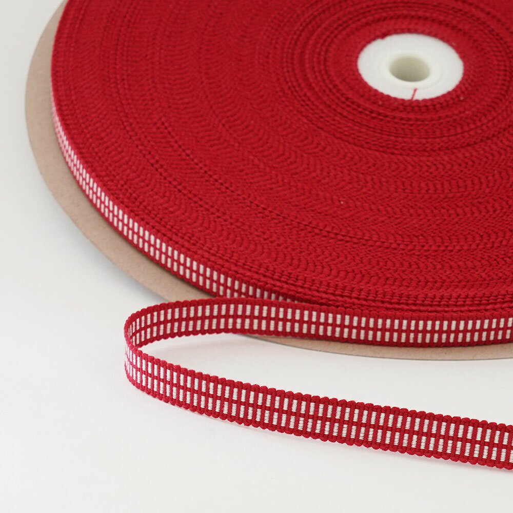 　 寸法 幅：約12mm 長さ：約60m 素材 綿100% ご注意事項 端はハサミで切りっぱなしの処理になります。糸を引っ張ると1cmくらいほどけていきます。 切り売りのご案内 少量しか必要でない方のために、箱紐（平紐）の切り売り販売もやっております。1m単位でご購入可能です。 ＞ 切り売りの箱紐（平紐）はこちら 関連商品 血止め（箱紐・平紐）の商品一覧を表示します 切り売りの箱紐もあります 商品のご購入はこちら