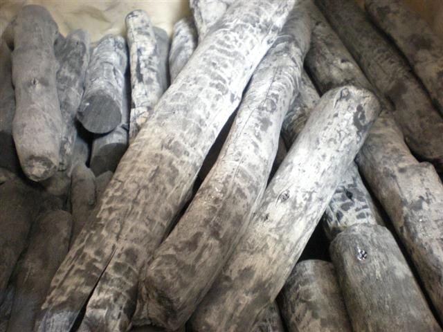 弾きの少ない 天然 備長炭 羅宇(らう)/ラオス 備長炭 切丸 9kg 【プレゼント対象商品】【あす楽対応】