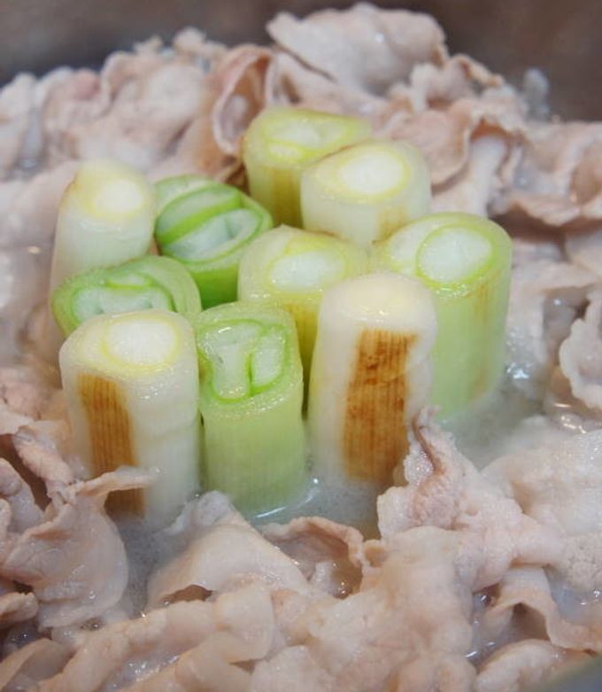 【北海道、沖縄除き送料無料】深谷　ねぎ鍋つゆ　濃厚味噌味ストレートタイプ日本食研 　20袋3〜4人前/袋