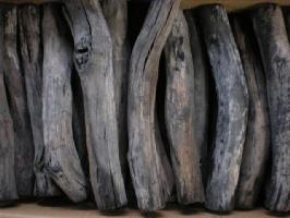 国産 上土佐 備長炭 特選馬目樫 備丸 3kg1本あたり約400gです 【あす楽対応】