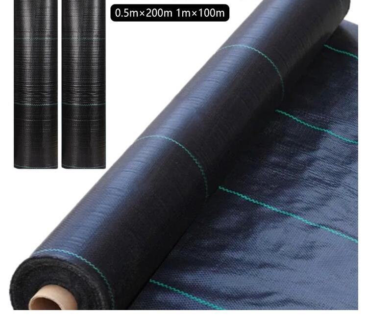 薬を使わずに雑草防止シート。【耐用年数約7-12年】0.5m×200m 1m×100m日光を遮断し雑草の光合成を抑える事で、何度抜いても生えてくる雑草を枯れさせて再発生を防ぎます。地面を雑草が生えにくいコンクリートで固めるのには、かなりの費用がかかりますが防草シートならとっても経済的で手軽。地面の土はそのままなので、あとから家庭菜園スペースや花壇に変更するのも簡単です。数年間敷きっぱなしにできるのも魅力! サイズ0.5m×200m 1m×100mサイズについての説明サイズ:0.5m×200m 1m×100m※サイズ計測には誤差が生じます。素材PE色ブラック備考サイズ詳細等の測り方はスタッフ間で統一、徹底はしておりますが、実寸は商品によって若干の誤差(1cm〜3cm )がある場合がございますので、予めご了承ください。製造ロットにより、細部形状の違いや、同色でも色味に多少の誤差が生じます。パッケージは改良のため予告なく仕様を変更する場合があります。▼商品の色は、撮影時の光や、お客様のモニターの色具合などにより、実際の商品と異なる場合がございます。あらかじめ、ご了承ください。▼生地の特性上、やや匂いが強く感じられるものもございます。数日のご使用や陰干しなどで気になる匂いはほとんど感じられなくなります。▼同じ商品でも生産時期により形やサイズ、カラーに多少の誤差が生じる場合もございます。▼他店舗でも在庫を共有して販売をしている為、受注後欠品となる場合もございます。予め、ご了承お願い申し上げます。▼出荷前に全て検品を行っておりますが、万が一商品に不具合があった場合は、お問い合わせフォームまたはメールよりご連絡頂けます様お願い申し上げます。速やかに対応致しますのでご安心ください。防草シート 1m×100m 0.5m× 0.5m×200m 1m×100m