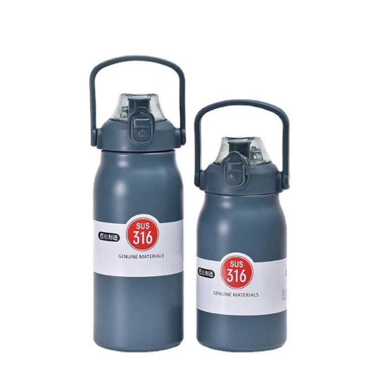 サマー楽天市場店の真空二重構造 大容量 保冷水筒 1.5リットル 1200ml スポーツ 保温 1500ml 魔法瓶 ストロー付き 保温ボトル 直飲み 洗いやすい 1000ml 軽 ステンレスボトル 大人｜アングル2
