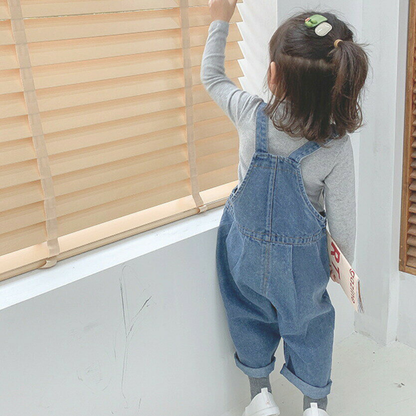 サマー楽天市場店のオーバーオール 子供服 デニムオーバーオール ゆったり 女の子 男の子 キッズ ベビー サロペット オールインワン 仮装 ミニオンコーデ シンプル 80cm 90cm 120c 110cm 100cm｜アングル2