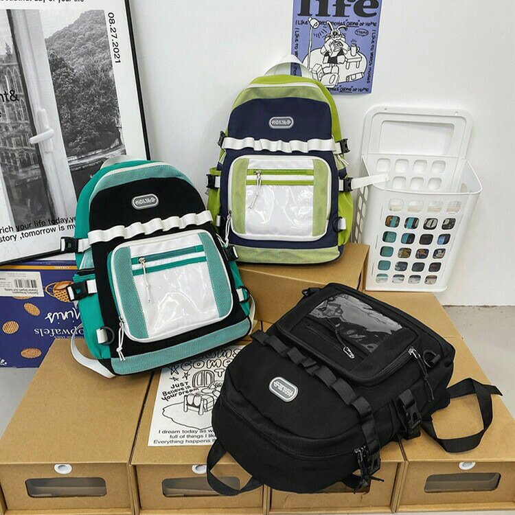 商品紹介◆リュック型の 痛バッグ です。 写真、缶バッジ、ストラップ などを入れて自分の好みの痛バにアレンジしてください♪◆ フロントに透明ポケットで見せたいアイテムを自由にアレンジできます。好きなアイドルやキャラクターの写真、缶バッジ、ストラップ、ぬいぐるみ、萌グッズなど入れて一目瞭然です。◆大容量のA4サイズ、雑誌 、ipad、折り畳み傘や本など収納可能ので、通学や出かけにもおススメです商品仕様◆カラー:黒 ブルー グリーン◆サイズ:43cm x 31cm x 12cm◆素材:ポリエステル pvc◆重量:約0.40kg◆生産国:中国製備 考※商品を平置きにし、メジャーにて手作業による採寸をしております。若干誤差がございます。サイズ等で不明な点はお問い合わせください。◆レビューは商品到着後でお願いします。関連キーワード痛バッグ リュック ビニールバッグ 痛バ ヲタバ 痛バ バッグ カバン 鞄 レディース ガールズ 女子 ビニール ビニバ 缶バッチ クリアバッグ クリア ぬいぐるみ イベント コミケ アニメ 声優 アイドル vtuber コンサート 推し活 ガールズ かわいい 可愛 可愛い カワイイ カジュアル おしゃれ オシャレ きれい きれいめ キレイ キレイめ 透明バッグ 透明 軽量 大容量 見せバッグ オタクバッグ おたく デコバッグ JK コスプレ オールシーズン 春 夏 秋 冬 プレゼント ギフト お出かけ 普段使い デイリー痛バッグ A4 カバン 鞄 リボン ボ バッグ 小物 ブランド雑貨 豊富 黒 ブルー グリーン