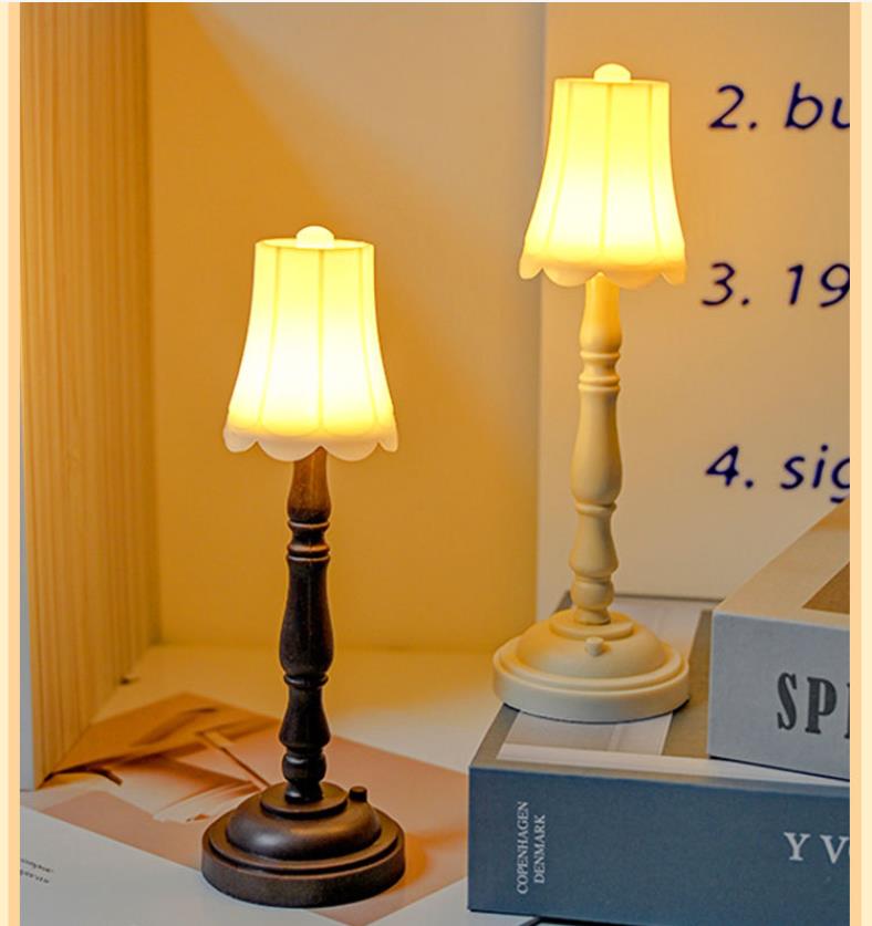 ミニ小型LEDテーブルランプ お洒落 テーブルランプ 小型読書灯 LEDライト 卓上ライト 目に優しい ブックライト 可愛い
