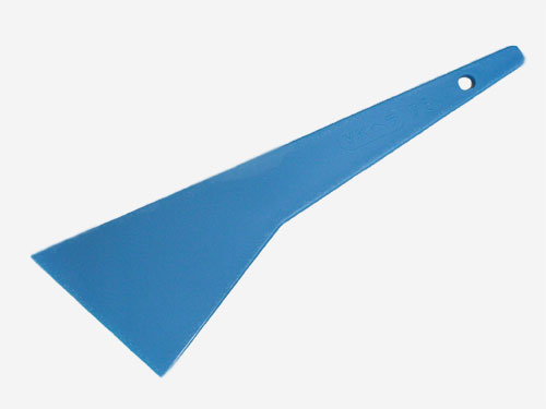 パテ盛などに便利なヘラで、パテを付けて平面を整えてご使用ください。
