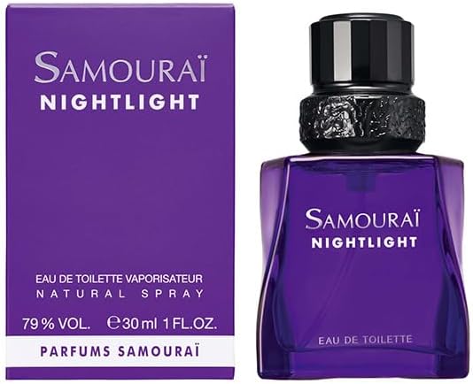 ★for Men★ ★こちらの商品はアウトレット品でのご提供となります。 　＜※箱にスリキズなどダメージがあります。あらかじめご了承くださいませ。＞ ★送料無料（離島／沖縄県を除く）です★ ●人気香水「ナイトライト」の限定仕様（黒キャップバージョン）です。 凛々しい日本男性の姿をイメージさせるサムライが新しい一面を見せる、華やかで甘い香り。 官能的でありながらサムライの品性を感じさせ、新たなアイデンティティを生み出し人々を虜にさせるフレグランスです♪ 香調：フルーティー アンバー ノート トップ：ブラジリアンオレンジ、ルバーブ、洋梨、パープルグレープ ミドル：アプリコット、アップル、レッドローズ、ピオニー ラスト：シダーウッド、キャラメル、ホワイトアンバー、ムスク 広告文責 合資会社サッポロ香水クラブ　TEL：090-9438-4501 メーカー（製造） アランドロン 区分 フランス製・化粧品（フレグランス）★送料無料商品！ こちらの商品は送料無料（離島／沖縄県を除く）です。その他の商品と同梱注文で、すべて送料無料になります♪