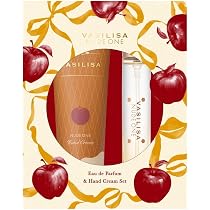 ★for Woman★ ●グルマン香水ブランドVASILISA（ヴァシリーサ）不動のロングセラー「ヌード ワン」の香りのハンドクリームとミニ香水のギフトセットが限定登場！ 持ち運びに便利なミニサイズの香水とハンドクリームがセットに！ プレゼントのためのギフトセットや自分へのご褒美にもピッタリ！ リッチで甘美なアップルプラリネの香り♪ [TOP]：アップル、シトラス [MIDDLE]：ハニーサックル、ガーデニア [LAST]：プラリネ、バニラ、サンダルウッド 広告文責 合資会社サッポロ香水クラブ　TEL：090-9438-4501 メーカー（製造） フィッツ 区分 タイ製・フレグランス／日本製・ハンドクリーム　