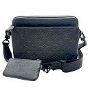 【未使用品】LOUIS VUITTON ルイ ヴィトン トリオ メッセンジャー M46602 RFID モノグラム パターン エンボス ブラック レザー メンズ ショルダーバッグ メッセンジャーバッグ 新作 現行 メンズ【ブランドギャラリー心斎橋店】