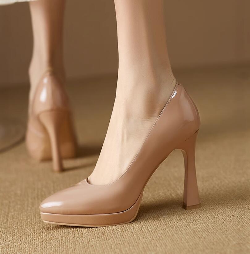 エナメル ポインテッドトゥ ハイヒール レディース 10cmヒール チャンキーヒール 太ヒール 歩きやすい ..