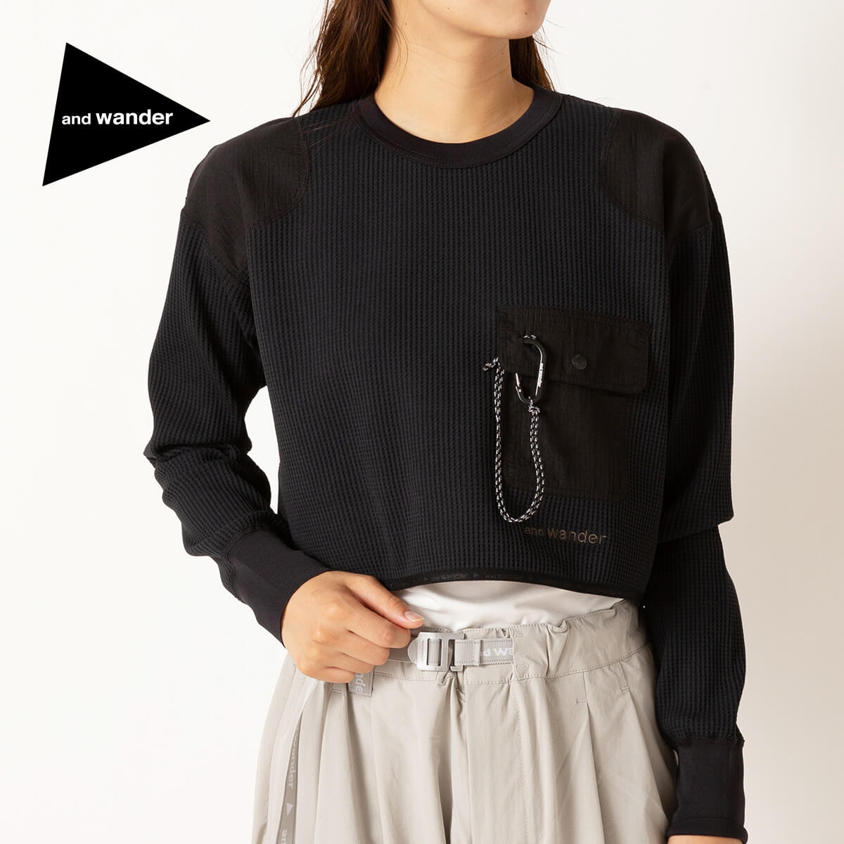 アンドワンダー PEワッフルショートレングスT and wander PE waffle short length T レディース ウィメンズ 5745984106 トップス Tシャツ 長袖 ショート丈 クロップド ワッフルT おしゃれ キャンプ アウトドア sundaymountain-10021576 サンデーマウンテン Select Deals パッケージ画像
