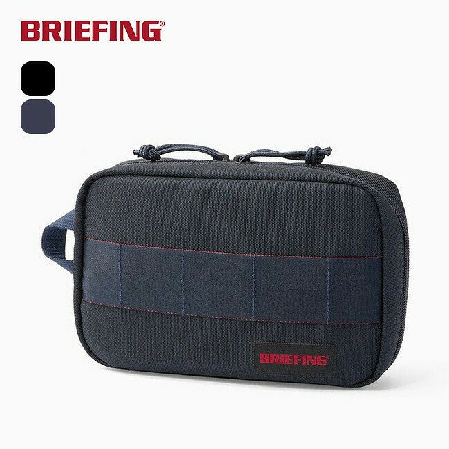 メーカー希望小売価格はメーカーサイトに基づいて掲載していますPC周辺機器やケーブルなどをすっきり整理できる、収納力と保護性を兼ね備えたクッションポーチ 「スマート収納」をコンセプトに、ビジネスやビジネストリップに必要なアイテムからカジュアルシーンまで幅広くカバーする「MODULEWARE（モジュールウェア）」コレクション。 2026年秋冬シーズンより素材や一部仕様をアップデートし、より実用性を高めています。 クッション材を内蔵したポーチで、PC周辺機器などのデリケートなアイテムを持ち運ぶ際にも便利な設計。 内部には複数のポケットに加え、伸縮性のあるメッシュポケットやゴムベルトを配置し、ACアダプターやマウス、充電器、ケーブルなどを用途ごとに整理して収納できます。 ゴムベルトは前後の収納スペースに加えて底面にも配置されており、ケーブルなどの細かなアイテムを固定しやすい仕様。 厚みのあるアイテムにも対応しやすく、バッグの中で荷物が混ざるのを防ぎながら効率よく整理できます。 素材には、840デニールのリサイクルナイロン糸と840デニール中空糸のCORDURA&reg;を組み合わせた、BRIEFINGオリジナルのリップストップ生地を採用。 中空糸による軽量性と強度を確保しながら、格子目を目立たせすぎないハリと光沢のある表情に仕上げています。 PC周辺機器からケーブル類までまとめて収納できる、ビジネスや出張、デイリーシーンで活躍する機能的なオーガナイザーポーチです。 【 SPEC ／製品仕様 】■ブランド名：BRIEFING ■商品名：ガジェットポーチMW GEN 3 ■商品型番：BRA263G26 ■カラー：ブラック【BRA263G26-010】,ネイビー【BRA263G26-076】 ■サイズ：幅220×高さ140×マチ50mm ■素材：840デニール　コーデュラ&reg;エコ エアー リップ C0撥水 ■重量：ー ■生産国：中国 ■内装： (内装) フロント側：ポケット（中）×1、ポケット（小）×1、メッシュポケット（小）×1、ゴムベルト×2 背面側：ポケット（中）×1、ジップポケット（中）×1、メッシュポケット（小）×2 内装底面にもゴムベルトを搭載■広告文責：株式会社カンパネラ※PCモニター環境により画像の色合いが若干異なる場合がございます。ご了承ください。※当店では、正規のルートから仕入れをおこなった商品を取り扱っております。