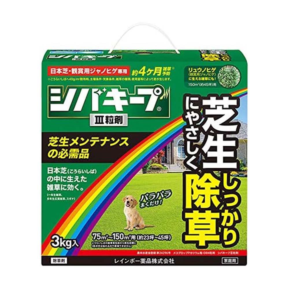 商品説明(製品の特徴)芝生に生える雑草だけを枯らし、約4ヶ月間雑草が生えるのを防ぐ 【特徴】 ・日本芝(こうらいしば)や観賞用ジャノヒゲに優しく、雑草は根までしっかり除草できる ・日本芝の中に発生したメヒシバやスズメノカタビラ等の一年生雑草や、クローバーやスギナ等の多年生広葉雑草に効果を発揮 ・観賞用ジャノヒゲでは一年生イネ科雑草や、一年生広葉雑草に効果を発揮 ・雑草を3週間前後で枯らし、長期間雑草の発生を抑える ・植物だけが持つ生理代謝機能を阻害して枯らす使用上の注意【注意事項】 ※雑草の生える前から生え始めに散布してください(雑草が大きくなりすぎると効果が出にくくなります)。 ※日本芝(こうらいしば)に使う場合、雑草の発生前から発生初期に1m2当り20~40gを均一に土壌に落ちるように散布してください。 ※芝生の中に生えたスギナへは1m2当り30~40gを散布してください。 ※リュウノヒゲ(観賞用ジャノヒゲ)に使う場合、雑草の生育初期に1m2当り20gを均一に土壌に落ちるように散布してください。 ※ジャノヒゲの葉をなでて、葉の上に乗った粒を必ず地面に落としてください。 ※そのままにしておくと葉が枯れる可能性があります(薬害)。効能／効果除草剤用法／用量そのまま散布成分／分量有効成分:メコプロップPカリウム塩 問い合わせ先レインボー薬品株式会社 TEL：03-6740-7777 受付時間：9：00〜17：00／土・日・祝日を除くメーカー名(製造販売会社)レインボー薬品株式会社ブランド名レインボー薬品剤形粒剤農林水産省許可番号または肥料名称第24296号広告文責株式会社サンドラッグ/電話番号:0120-009-368JAN4903471101800 ※パッケージ・デザイン等は、予告なしに変更される場合がありますので、予めご了承ください。※お届け地域によっては、表記されている日数よりもお届けにお時間を頂く場合がございます。除草剤、芝生、雑草駆除、雑草、芝生用、肥料入り、庭、予防、駆除、除草、根までしっかり枯らす