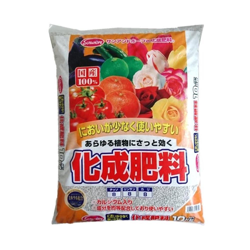 商品説明(製品の特徴)国産の化成肥料 【特徴】 速効性の肥料です。肥料成分のバランスが良く、あらゆる植物に使えます。においも少なく粒状なので使いやすいです。粒の大きさや肥料成分が均一な、国産のタブレット型肥料です。使用上の注意【注意事項】 使用に際しては必ず商品の説明をよく読んで、記載内容に従ってご使用ください効能／効果肥料用法／用量そのまま使用成分／分量チッソ：8 リンサン:8 カリ:8 問い合わせ先株式会社サンアンドホープ TEL:093-481-1616　平日のみメーカー名(製造販売会社)株式会社サンアンドホープブランド名サンアンドホープ剤形顆粒広告文責株式会社サンドラッグ/電話番号:0120-009-368JAN4543693012357 ※パッケージ・デザイン等は、予告なしに変更される場合がありますので、予めご了承ください。※お届け地域によっては、表記されている日数よりもお届けにお時間を頂く場合がございます。化成肥料、肥料、園芸、植物、ガーデニング、家庭菜園、庭、ベランダ、栽培、育苗、収穫、花、野菜、家庭用