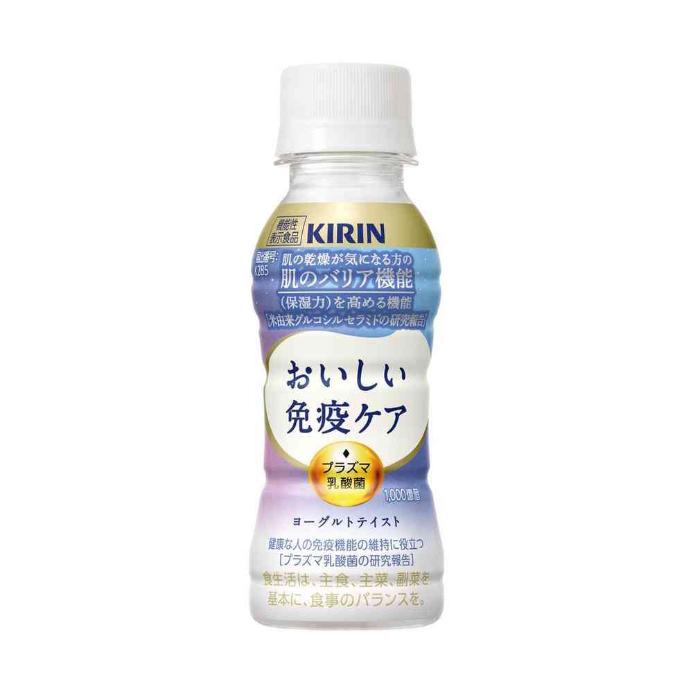 商品説明(製品の特徴)「キリン おいしい免疫ケア セラミドプラス」はプラズマ乳酸菌の働きで、健康な人の免疫機能の維持をサポート。米由来グルコシルセラミド配合で肌の乾燥が気になる方の肌のバリア機能（保湿力）を高める機能があり、肌の健康に役立つ。体調管理に取り入れたい小型タイプの免疫ケア飲料。満足感がありながらもすっきりとした後味で、寝る前にも飲みやすく、毎日の習慣に続けやすいヨーグルトテイスト。プラズマ乳酸菌1,000億個配合。飲みきり100mlサイズ。家族みんなで手軽に続けられる免疫ケアを始めませんか？※生活習慣は規則正しく、バランスの良い食事、十分な睡眠と適度な運動が基本です。機能性表示食品。■プラズマ乳酸菌とは？プラズマ乳酸菌は、健康な人の免疫機能の維持をサポートする乳酸菌です。世界で初めて※pDC（プラズマサイトイド樹状細胞）に働きかけることが論文で報告されています。※ヒトでpDCに働きかけることが世界で初めて論文報告された乳酸菌（PubMed及び医中誌webの掲載情報に基づく）使用上の注意開封後はお早めにお召し上がりください。アレルゲン乳、大豆添加物砂糖（国内製造、韓国製造）、脱脂粉乳、デキストリン、乳酸菌末、セラミド含有米胚芽抽出物／酸味料、安定剤（増粘多糖類：大豆由来）、香料、シリコーン保管及び取扱上の注意容器への衝撃、冷蔵庫保管、車内等高温になる場所での放置をさけてください。容器の破損、液漏れの原因になります。安全に関する注意原料料由来の成分が浮遊、沈殿、また液色が変化することがあります。品質には問題ありません。問い合わせ先キリンビバレッジ株式会社お客様相談室 電話番号：0120-595-955受付時間：月〜金曜日の9:00〜17:00（土日・祝日を除く）メーカー名(製造販売会社)キリンビバレッジ株式会社ブランド名おいしい免疫ケア原産国日本、オーストラリア、ドイツ、韓国広告文責株式会社サンドラッグ/電話番号:0120-009-368JAN45226816x30 ※パッケージ・デザイン・内容等は、リニューアルにより予告なしに変更される場合がありますので、予めご了承ください。※お届け地域によっては、表記されている日数よりもお届けにお時間を頂く場合がございます。飲料、ドリンク、乳酸菌、プラズマ、ヨーグルト、健康
