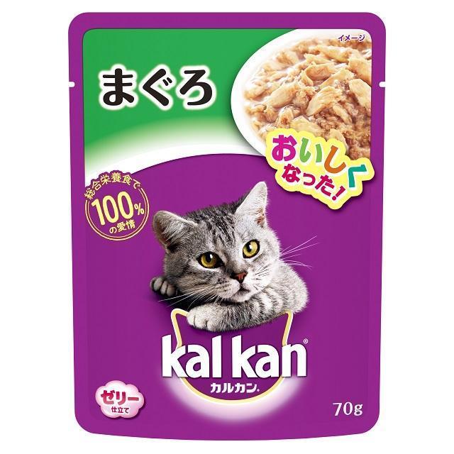 商品名カルカンパウチ　1歳から　まぐろ 内容量70g　【16個セット】 商品説明（製品の特徴）厳選されたまぐろをジューシーなゼリー仕立てにしました。1歳以上の猫に必要な栄養素がバランスよく含まれた総合栄養食です。 目安量/お召し上がり方本製品1袋とドライ製品を混ぜて与えた場合の1日の給与量の目安（カルカンドライまぐろと野菜味の場合）体重2kg：ドライ25g体重3kg：ドライ35g体重4kg：ドライ45g体重5kg：ドライ55g体重6kg：ドライ65g体重7kg：ドライ75g 成分・分量タンパク質：7．0％以上、脂質：1．0％以上、粗繊維：0．5％以下、灰分：3．0％以下、水分：88．0％以下 アレルゲン肉類（チキン、ビーフ）、魚介類（かつお、まぐろ等） 保管及び取扱上の注意直射日光、高温多湿の場所をさけて保存してください。開封後は冷蔵庫で保管し、お早めにお使いください。 問合せ先マースジャパン　お客様相談室TEL：0800‐800‐5874(土・日・祝祭日・年末年始を除く平日　9：30‐16：00） 販売会社(発売元）マースジャパンリミテッド 原産国タイ 広告文責株式会社サンドラッグ/電話番号:0120‐009‐368 JANコード4902397798521 ブランドカルカン※パッケージ・デザイン等は、予告なしに変更される場合がありますので、予めご了承ください。※お届け地域によっては、表記されている日数よりもお届けにお時間を頂く場合がございます。