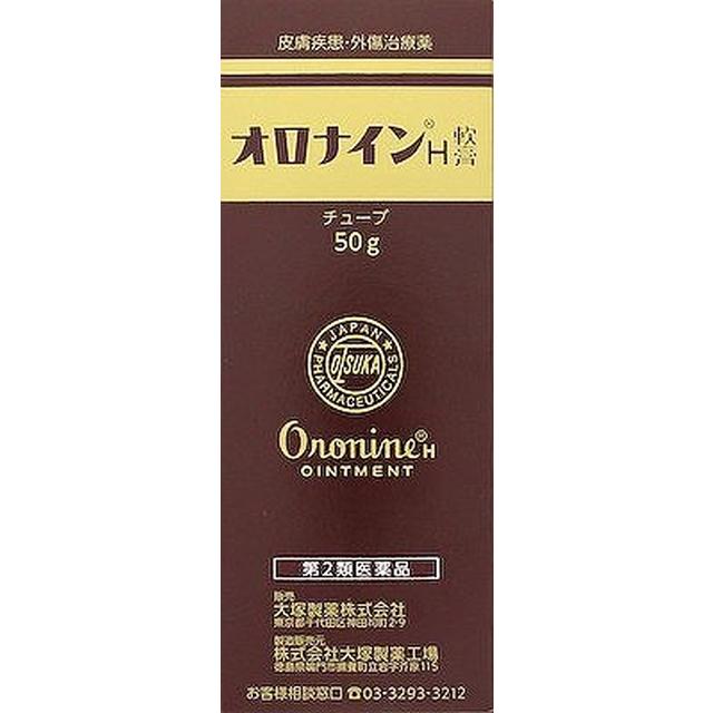 【注意！】こちらの商品は『第2類医薬品』です。以下の文章を良く読み、設問に必ずお答え下さい。尚、お薬に関するご質問は下記電話番号までお問合せください。●株式会社サンドラッグ　【電話番号：0120-009-368】※医薬品は使用上の注意をよく読み用法・用量を守って正しくお使い下さい。商品名オロナインH軟膏内容量50g商品説明＜皮膚疾患・外傷治療薬＞ひび、あかぎれ、しもやけには水仕事のあとやお風呂上がり、お寝み前によくすりこんでください。きず(きりきず、すりきず、つききず)には患部を清潔にして塗ってください。オロナインH軟膏はきず口を消毒し、化膿を防ぎます。にきび、吹出物には少量をかるくすりこんでください。べとつく場合は、タオル、ガーゼ等で拭きとってください。かるいやけどの場合は、患部に塗ってガーゼを当ててください。化膿を防ぎます。水虫にはお風呂上がりにすりこむのが効果的ですが、毎日忘れないよう根気よくお続けください。 なお、じゅくじゅくした湿潤性の水虫には適当ではありません。使用上の注意【してはいけないこと】（守らないと現在の症状が悪化したり、副作用が起こりやすくなる）（1）次の人は使用しないでください。本剤又は本剤の成分、クロルヘキシジンによりアレルギー症状を起こしたことがある人。（2）次の部位には使用しないでください。1.湿疹（ただれ、かぶれ）2.化粧下3.虫さされ【相談すること】（1）次の人は使用前に医師、薬剤師又は登録販売者に相談してください。1.医師の治療を受けている人2.薬などによりアレルギー症状（例えば発疹・発赤、かゆみ、かぶれ等）を起こしたことがある人3.患部が広範囲の人4.湿潤やただれのひどい人5.深い傷やひどいやけどの人（2）使用後、次の症状があらわれた場合は副作用の可能性があるので、直ちに使用を中止し、製品に同梱されている添付文書を持って医師、薬剤師又は登録販売者に相談してください。関係部位症状皮膚 発疹・発赤、かゆみ、はれ、乾燥、ひびわれ まれに下記の重篤な症状が起こることがあります。その場合は直ちに医師の診療を受けてください。症状の名称症状ショック（アナフィラキシー） 使用後すぐに、皮膚のかゆみ、じんましん、声のかすれ、くしゃみ、のどのかゆみ、息苦しさ、動悸、意識の混濁等があらわれる。 （3）5〜6日間使用しても症状がよくならない場合は使用を中止し、製品に同梱されている添付文書を持って医師、薬剤師又は登録販売者に相談してください。効能・効果にきび、吹出物、はたけ、やけど（かるいもの）、ひび、しもやけ、あかぎれ、きず、水虫（じゅくじゅくしていないもの）、たむし、いんきん、しらくも用法・用量患部の状態に応じて適宜ガーゼ・脱脂綿等に塗布して使用するか又は清潔な手指にて直接患部に応用します。《用法及び容量に関する注意》(1)小児に使用させる場合は、保護者の指導監督のもとに使用させてください。(2)目に入らないように注意してください。万一、目に入った場合には、すぐに水又はぬるま湯で洗ってください。なお、症状が重い場合には、眼科の診療を受けてください。(3)本剤は外用にのみ使用してください。(4）患部やその周囲の汚れを落としてから使用してください。成分・分量本剤は殺菌作用を有するクロルヘキシジングルコン酸塩を配合した親水性軟膏です。1g中にクロルヘキシジングルコン酸塩液（20%）を10mg含有します。なお、添加物としてラウロマクロゴール、ポリソルベート80、硫酸Al/K、マクロゴール、グリセリン、オリブ油、ステアリルアルコール、サラシミツロウ、ワセリン、自己乳化型ステアリン酸グリセリル、香料、精製水を含有します。添加物ラウロマクロゴール ／ ポリソルベート80 ／ 硫酸Al/K ／ マクロゴール ／ グリセリン ／ オリブ油 ／ ステアリルアルコール ／ サラシミツロウ ／ ワセリン ／ 自己乳化型ステアリン酸グリセリル ／ 香料 ／ 精製水 ※ステロイドは入っていません。保管及び取扱上の注意1.直射日光の当たらない涼しい所に密栓して保管してください。2.小児の手の届かない所に保管してください。3.他の容器に入れ替えないでください。（誤用の原因になったり品質が変わります。）4.外箱及び容器に表示の使用期限をすぎた製品は使用しないでください。5.瓶容器はガラス製ですので、強い衝撃はさけてください。容器が破損し、けがをするおそれがあります。問合せ先大塚製薬株式会社電話番号：03（3293）3212受付時間：9：00〜17：00（土・日・祝日を除く）製造販売会社株式会社大塚製薬工場徳島県鳴門市撫養町立岩字芥原115販売会社大塚製薬株式会社東京都千代田区神田司2-9剤形軟膏剤商品区分第2類医薬品広告文責株式会社サンドラッグ電話番号:0120‐009‐368JAN4987035099710ブランドオロナインH軟膏※パッケージ・デザイン等は、予告なしに変更される場合がありますので、予めご了承ください。【注意事項】 患部を清潔にした上でお薬を使用しましょう！5〜6日間使用しても症状が良くならない場合や、お使いになって何か気になる症状が出た場合は、使用を中止し、医師・薬剤師・登録販売者にご相談下さい。湿疹（ただれ・かぶれ）、化粧下地、虫さされには使用しないで下さい。使用前に、よく添付文書をお読みになってからご使用下さい。その際、ご不明な点がございましたら、薬剤師・登録販売者にご相談下さい。4987035099710