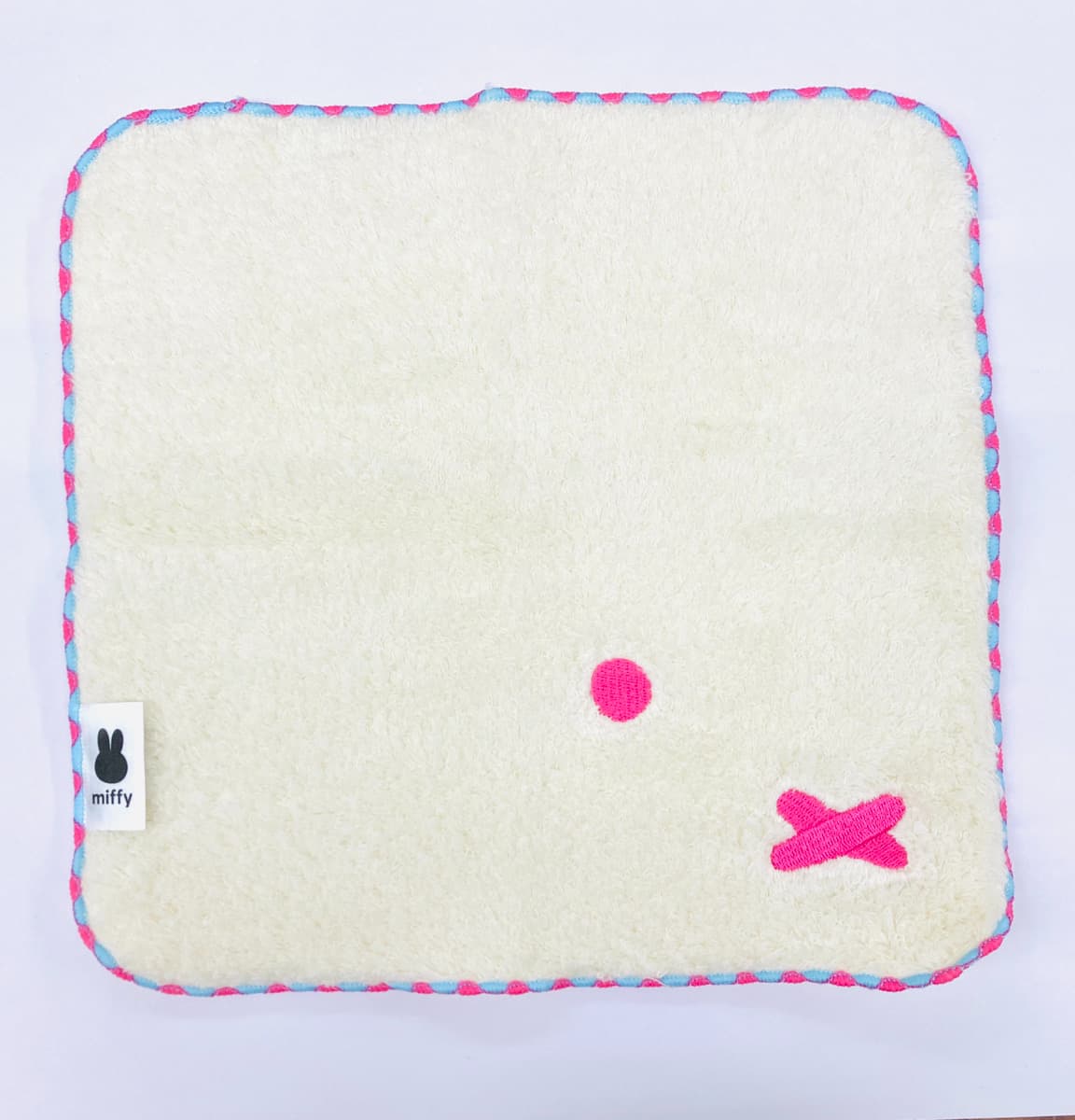 ミッフィー ふわふわ刺繍ハンカチーフ グレー BS25-23 スクエア square キャラクターグッズ かわいい 大人 DickBruna タオルハンカチ パイピング ワンポイント プレゼント ギフト