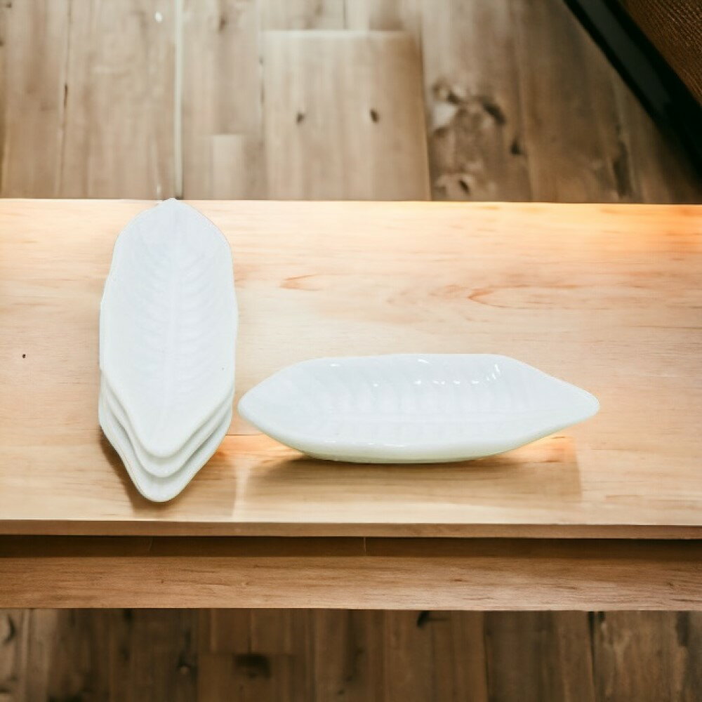 90000258 （1点） ミニチュアお皿（葉っぱ型）ドールハウス 和食器 葉っぱ ホワイト 中鉢 変形皿 ドー..