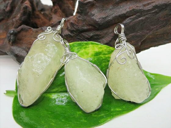 ※特価※【ペンダントトップ 】リビアングラス約9〜9.8g【鑑別済み】