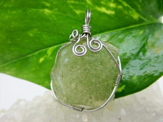 【ペンダントトップ 】リビアングラス6g【一点物】【鑑別済み】