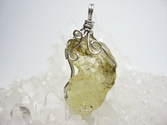 【ペンダントトップ 】リビアングラス6g【一点物】【鑑定済み】