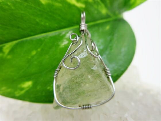 【ペンダントトップ 】リビアングラス4g【一点物】【鑑別済み】