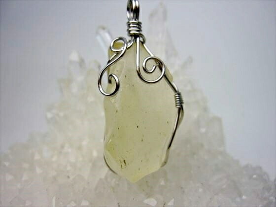 【ペンダントトップ 】リビアングラス7g【一点物】【鑑定済み】