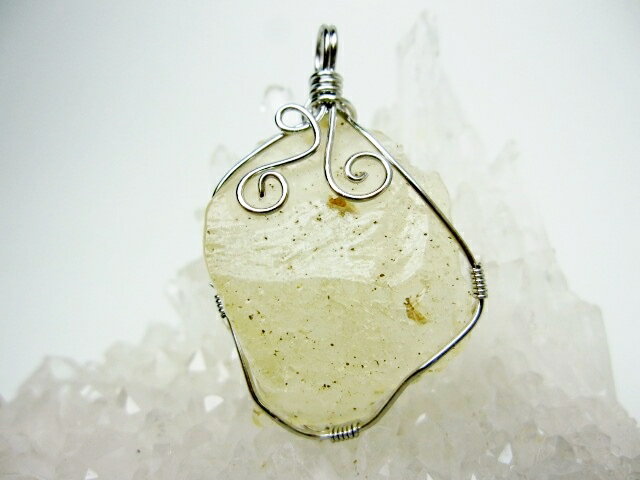 【ペンダントトップ 】リビアングラス6g【一点物】【鑑定済み】