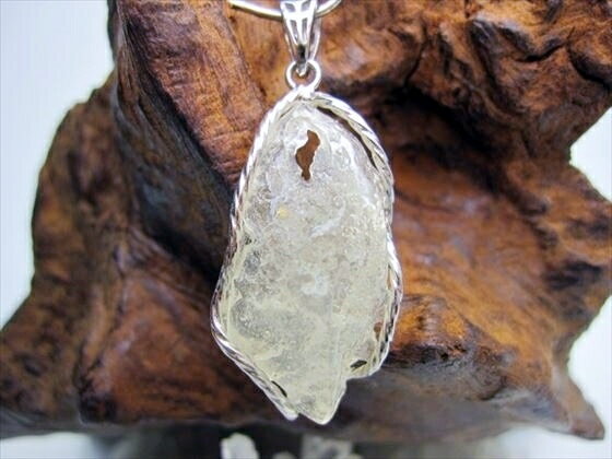 【ペンダントトップ 】リビアングラス5g【一点物】【鑑定済み】