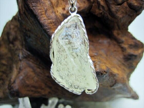 【ペンダントトップ 】リビアングラス6g【一点物】【鑑定済み】