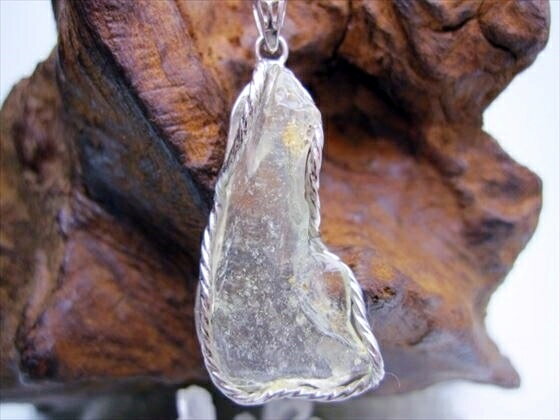 【ペンダントトップ 】リビアングラス6g【一点物】【鑑定済み】