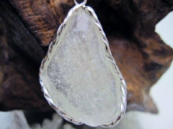 【ペンダントトップ 】リビアングラス7g【一点物】【鑑定済み】