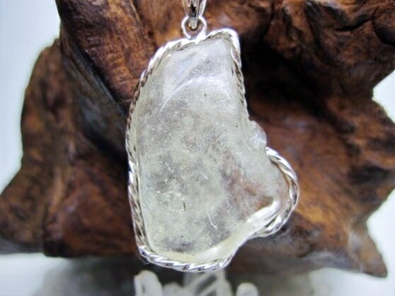 【ペンダントトップ 】リビアングラス7g【一点物】【鑑定済み】