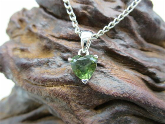 【ペンダントトップ】モルダバイト品質AAA1.5g【鑑別済み】【一点物】