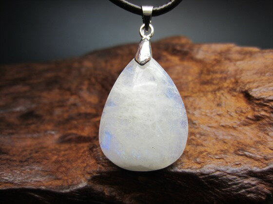 【ペンダントトップ】ブルームーンストーン6g【一点物】