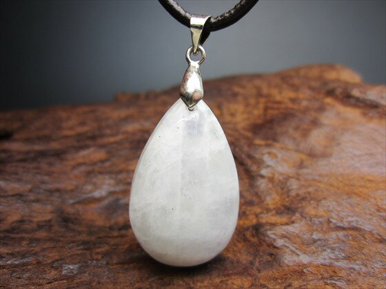 【ペンダントトップ】ブルームーンストーン9g【一点物】