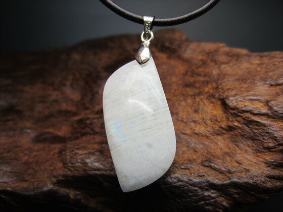 【ペンダントトップ】ブルームーンストーン6g【一点物】