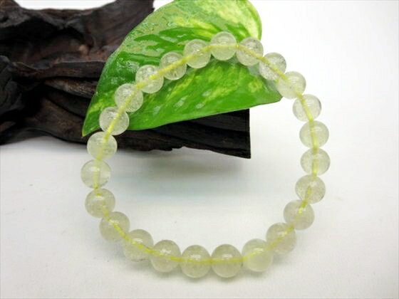 【ブレスレット】 リビアングラス ☆商品情報☆ 石サイズ：Φ8±0.2mm 粒数：24粒 重さ：約15g 手首周り：約16.5cm 原産地：エジプト ※鑑定済み商品ですが、鑑別書は付きません。 ※こちらは一点物ですので、画像の商品のお届けとなります。 ※照明等の関係で実際の色と多少イメージが異なる場合がありますのでご了承ください。【こんなときにオススメです】 ・強力なヒーリングストーン ・自己成長 ・インスピレーションを高める ・霊的防御 ・幸運を呼ぶお守り ＜浄化方法＞ 水晶クラスター、お香、日光浴、月光浴、流水 ■こんな物を探している方にもご利用頂いております■ おしゃれで、かわいい ファッション アクセサリー（手作り ブレスレット[数珠・腕輪]｜ペンダント｜ネックレス｜ペンダントトップ ペンダントヘッド｜ストラップ｜原石 鉱石 磨き原石｜リング｜指輪｜ルース｜タンブル｜置物｜粒｜石｜ビーズ｜デザイン ジュエリー｜天珠） ギフト・プレゼントにも おすすめのレディース(女性・女の子)、メンズ(男性・男の子) 可愛い 高級 厄年 厄除け 大きいサイズ アイテム多数、新作 New ポッキリ などなど。 激安/格安/限定 特価/安い/在庫処分/レア物/アウトレット/訳ありなど、通販価格で販売。送料無料 ネコポス レギュラー、シルバー、ゴールド、ダイヤモンド、プラチナ会員様それぞれに満足の高品質アイテムあります。 ★記念日のプレゼント、贈り物に★ 誕生日 結婚記念日 出産 正月 ニューイヤー 成人の日 春節(旧正月) 夫婦の日 バレンタインデー 雛祭り（桃の節句） ホワイトデー 卒業式 新入学 入学式 新学期 進学 新社会人 よい夫婦の日 端午の節句 母の日 父の日 恋人の日 七夕 ハロウィン 敬老の日 クリスマス 水晶婚式 お中元 お歳暮 ★長寿のお祝い★ 61歳 還暦（かんれき）、華甲（かこう） 70歳 古希（こき） 77歳 喜寿（きじゅ） 80歳 傘寿（さんじゅ） 88歳 米寿（べいじゅ） 90歳 卒寿（そつじゅ） 99歳 白寿（はくじゅ） 100歳 百寿（ひゃくじゅ・ももじゅ）、紀寿（きじゅ） 天然石のお店 sun flower [サンフラワー]