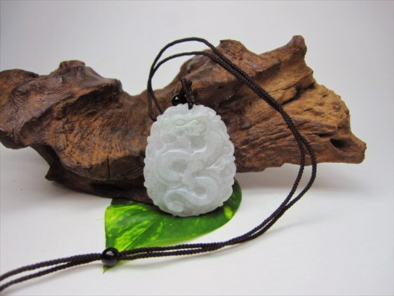 【ネックレス:龍神】翡翠(ジェダイト)22-30g【鑑別書付き】