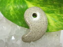 【勾玉】北投石・茶30×20×9.2mm