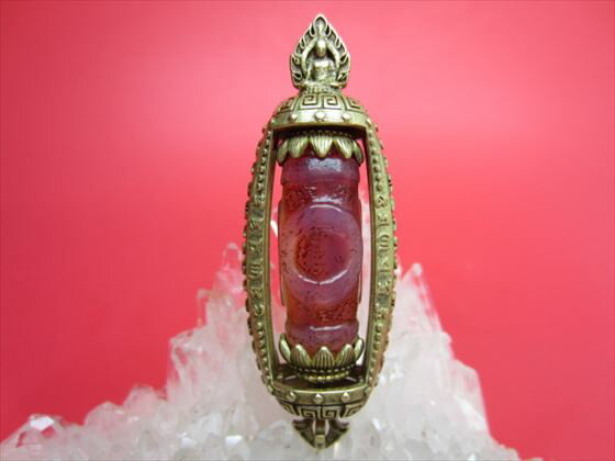 【チベット製品:ペンダントトップ】天地天珠観音様・六字真言・金剛杵55×20mm【一点物】