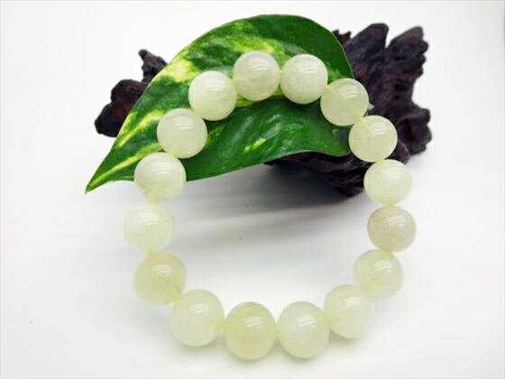 【ブレスレット】 リビアングラス ☆商品情報☆ 石サイズ：Φ13±0.2mm 粒数：16粒 重さ：約40g 手首周り：約17cm 原産地：エジプト ※鑑定済み商品ですが、鑑別書は付きません。 ※石の材質上、形状やサイズのばらつき、表面や穴周...