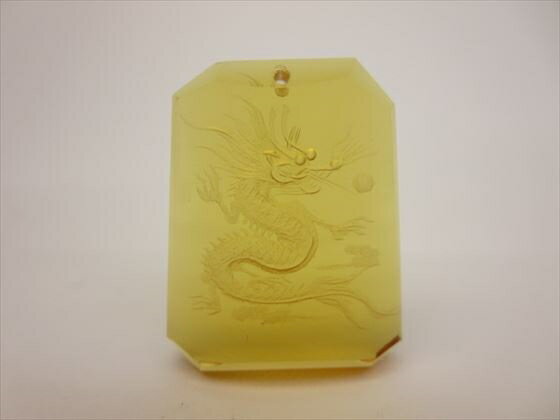 【ペンダントトップ】クリスタルガラス手彫り龍30×24×7mm【オレンジ】