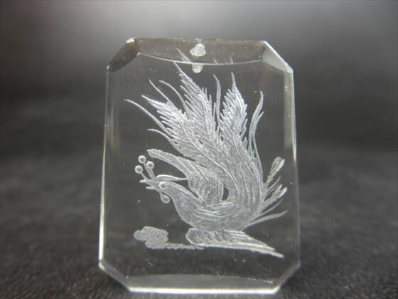 【ペンダントトップ】クリスタルガラス手彫り鳳凰30×24×7mm【クリア】