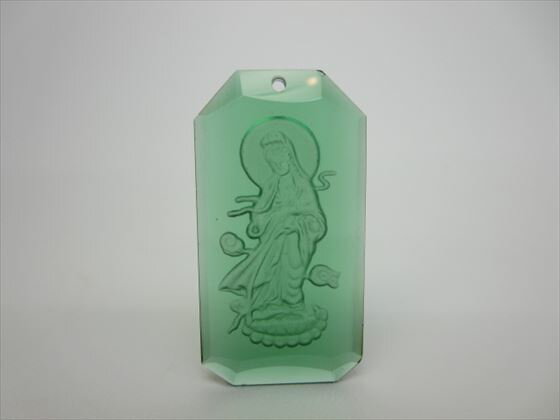 【ペンダントトップ】クリスタルガラス手彫り観音様42×22×6mm【グリーン】