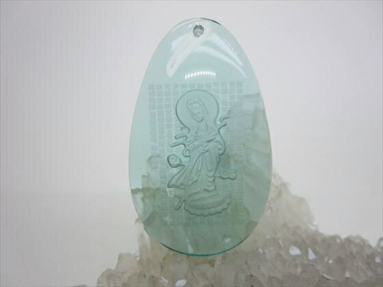 【ペンダントトップ】クリスタルガラス手彫り観音様:摩詞般若波羅蜜多心経50×30×7.5mm【ブルーグリーン】