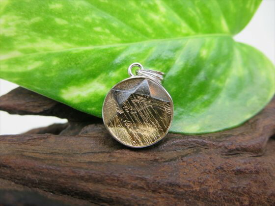 【ペンダントトップ】ブロンズギベオン(鉄隕石)品質AAA2.8g約13×6.7mm六芒星【鑑別済み】