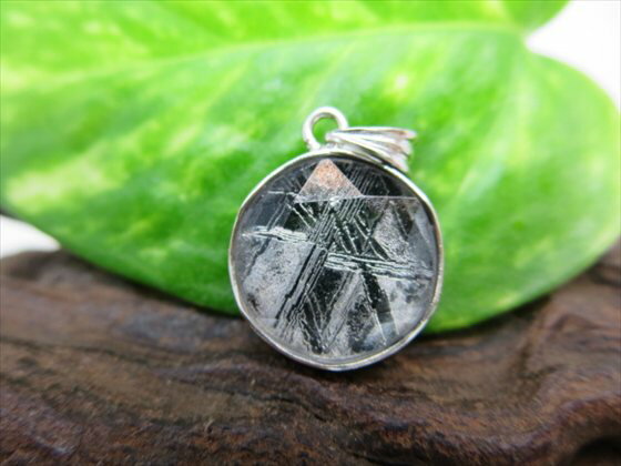 【ペンダントトップ】ギベオン(鉄隕石)品質AAA2.8g約13.4×6mm六芒星【鑑別済み】