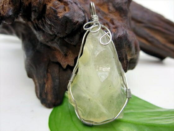 【ペンダントトップ 】リビアングラス10g【一点物】【鑑別済み】